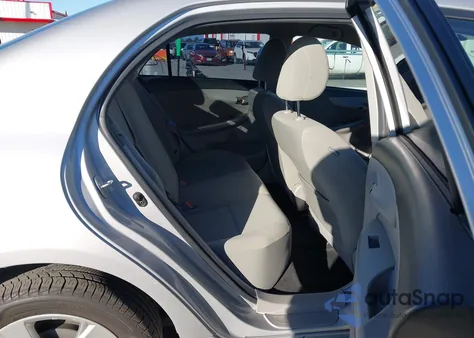 2011 Toyota Corolla Le z USA, uszkodzony, nr VIN 2T1BU4EE5BC646572